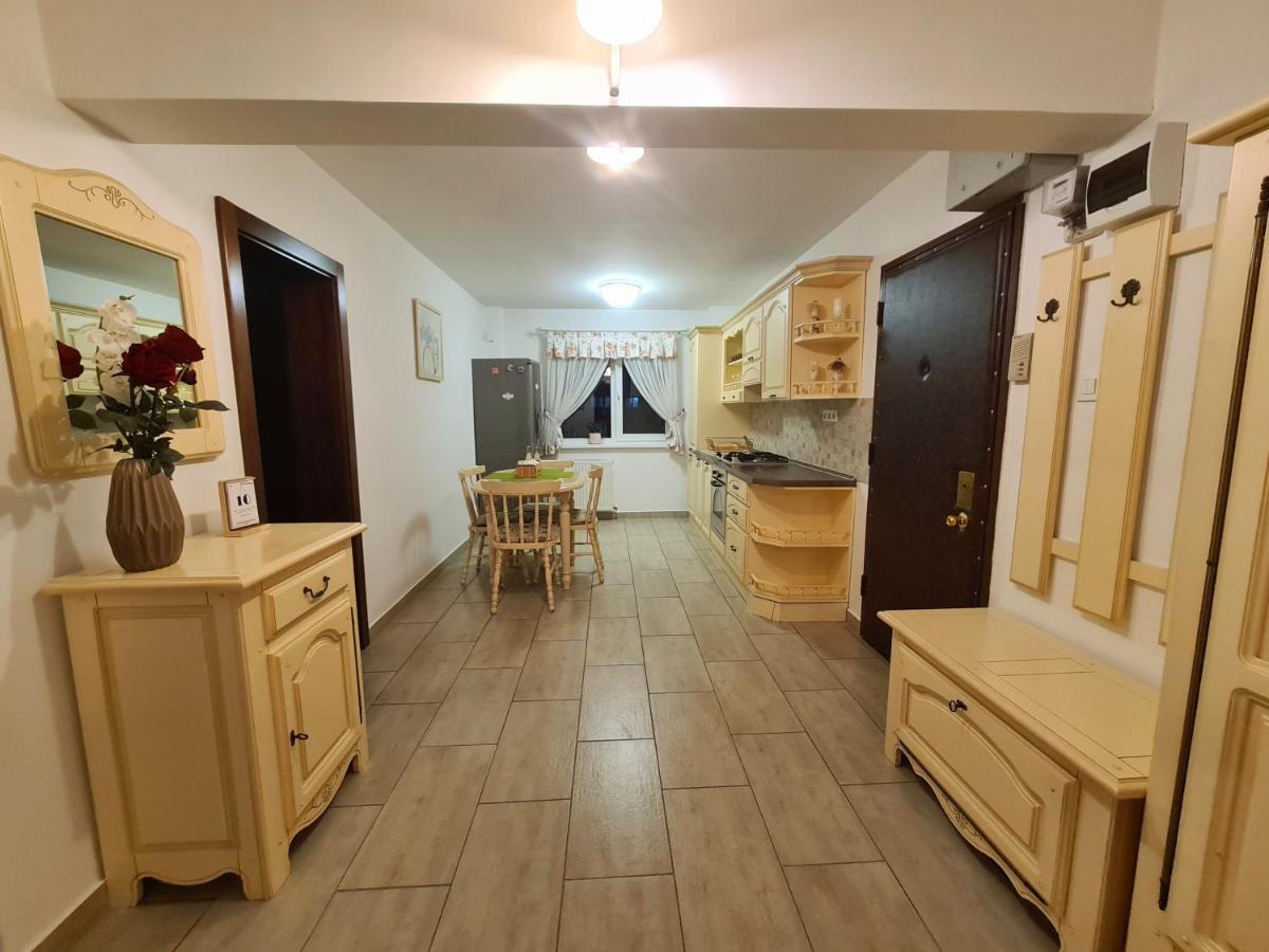 Clasic Apartment Nufarul Орадеа Екстериор снимка