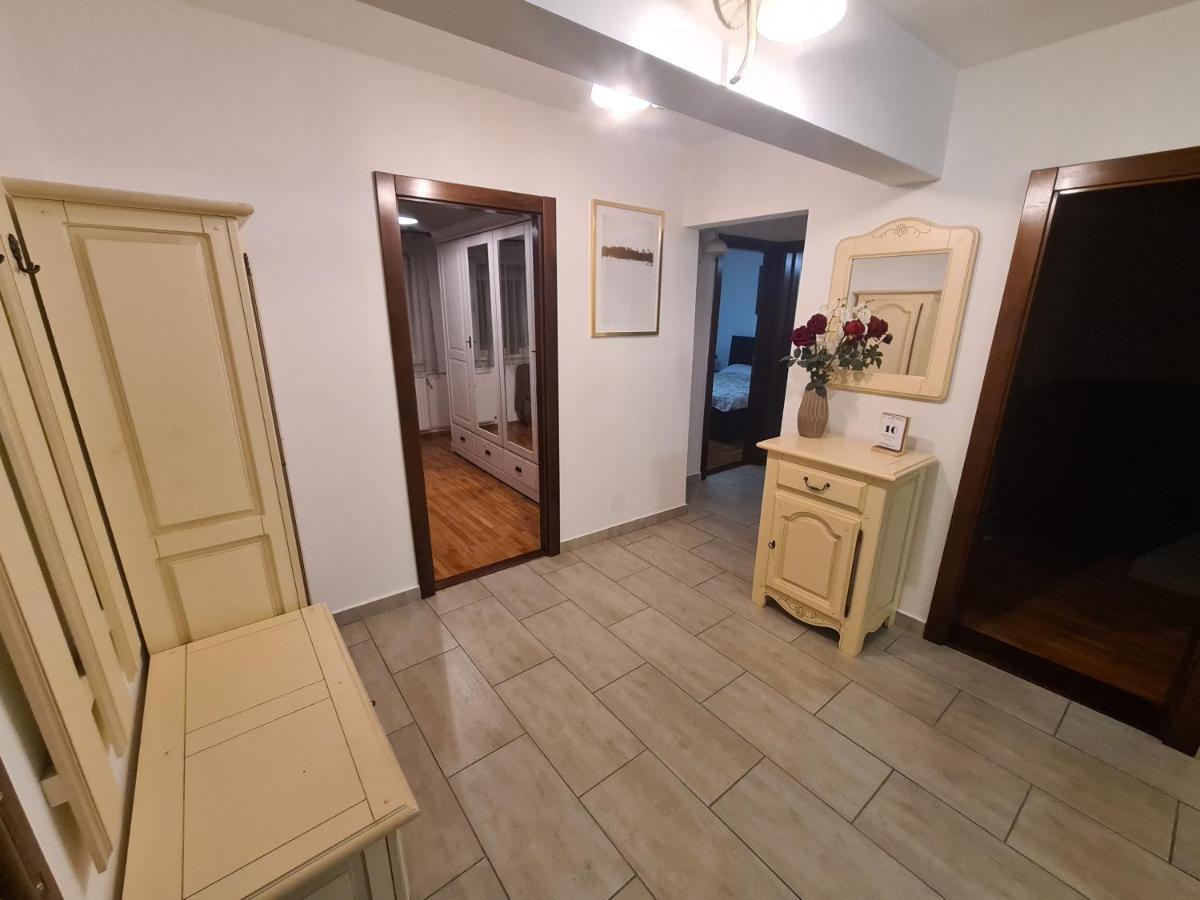 Clasic Apartment Nufarul Орадеа Екстериор снимка