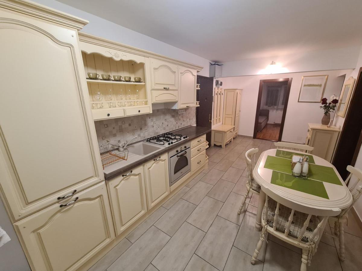 Clasic Apartment Nufarul Орадеа Екстериор снимка